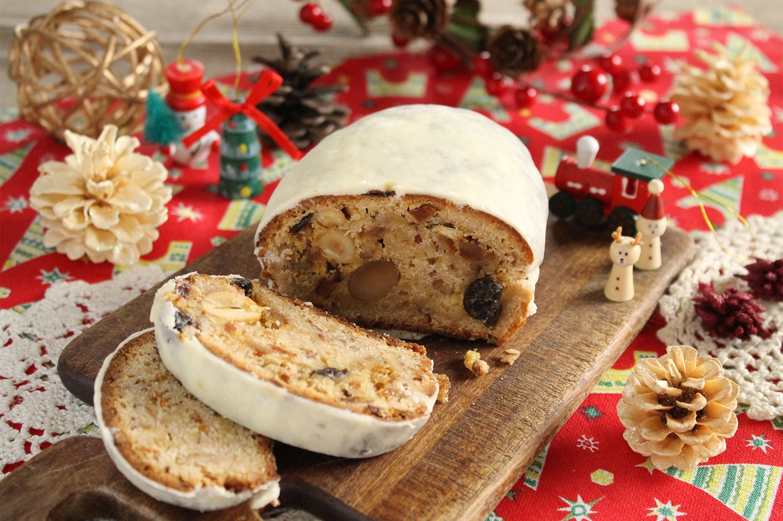 ドイツのクリスマスの定番「シュトーレン」／画像提供：東京クリスマスマーケット2016実行委員会