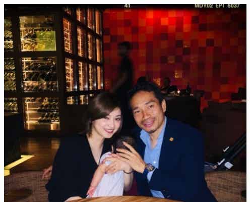 平愛梨、長友佑都選手&愛息子との密着“家族ショット”を公開「憧れ夫婦」「素敵な写真」と反響