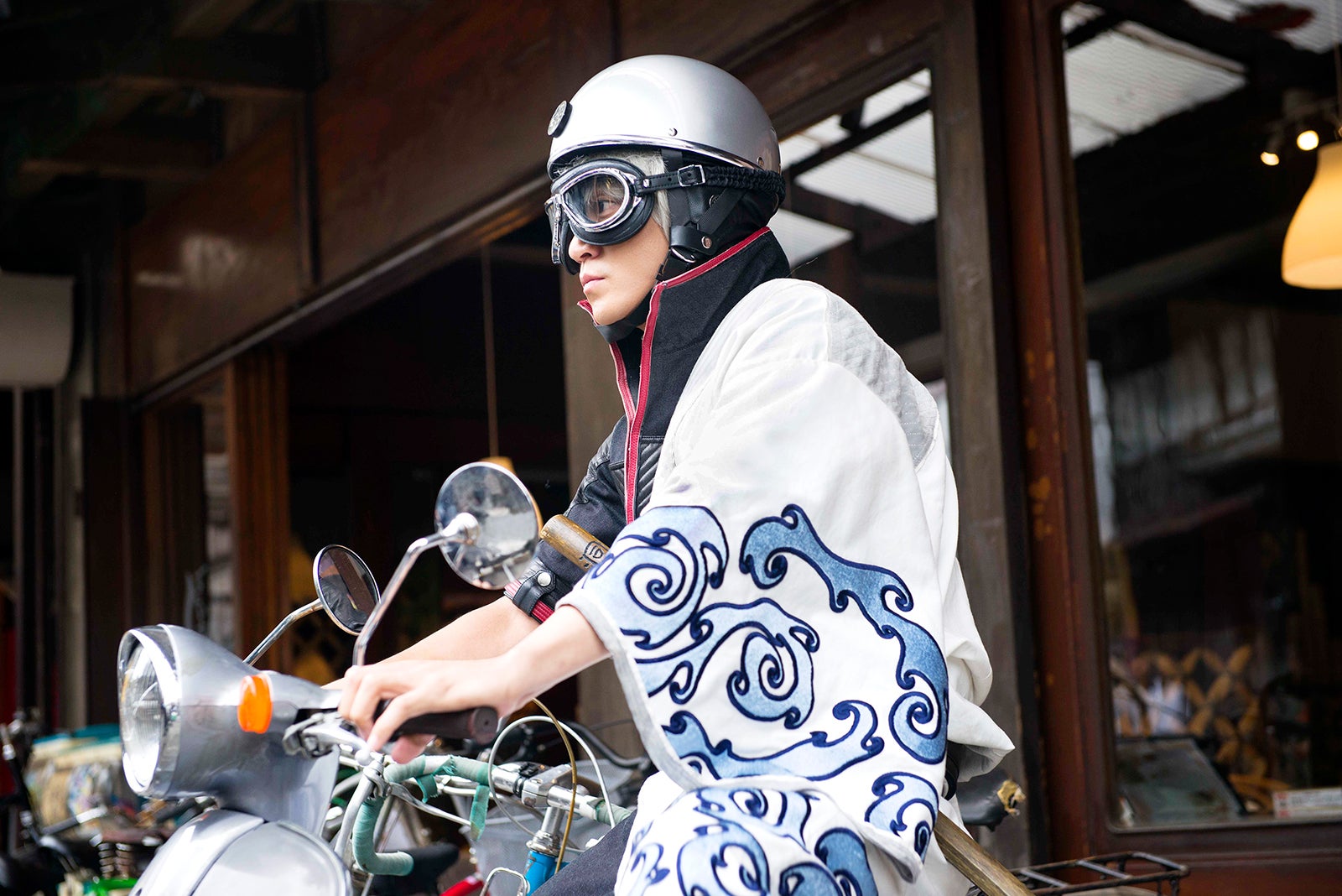 映画 銀魂 小栗銀さんのスクーター姿を初公開 今日一番読まれたニュースランキング エンタメtop5 モデルプレス
