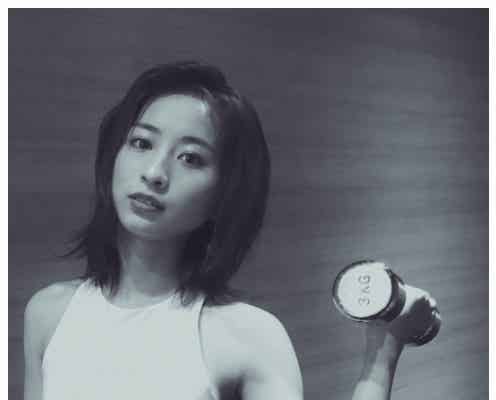 話題の中国人美女ロン・モンロウ(栗子)、腹筋くっきりショット公開「美しい」「羨ましい」と反響