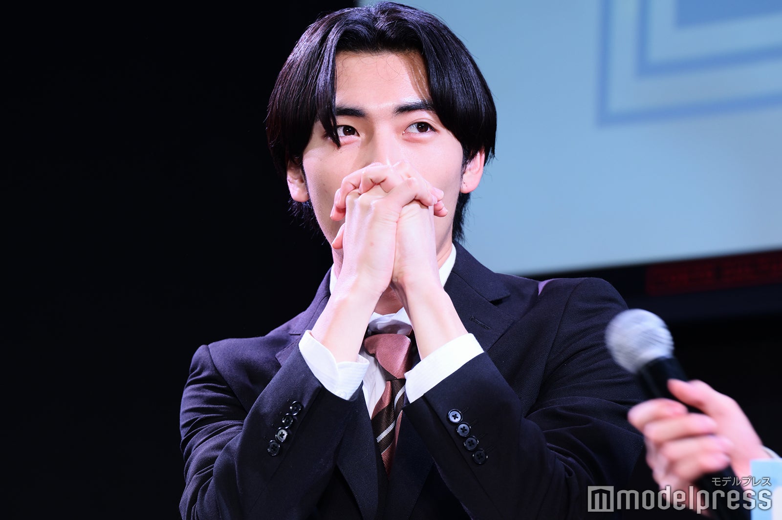 手笛を披露する武藤潤（C）モデルプレス