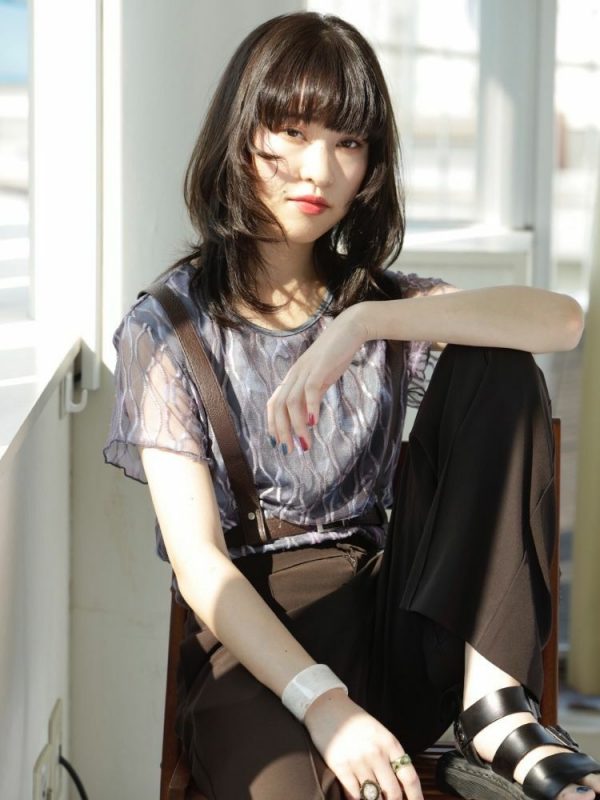 マッシュウルフ ミディアムヘアはこれで確認 大人女子に似合うスタイルは モデルプレス マッシュウルフ ミディアムヘアはこれで確認 大人女子に似合うスタイルは モデルプレス
