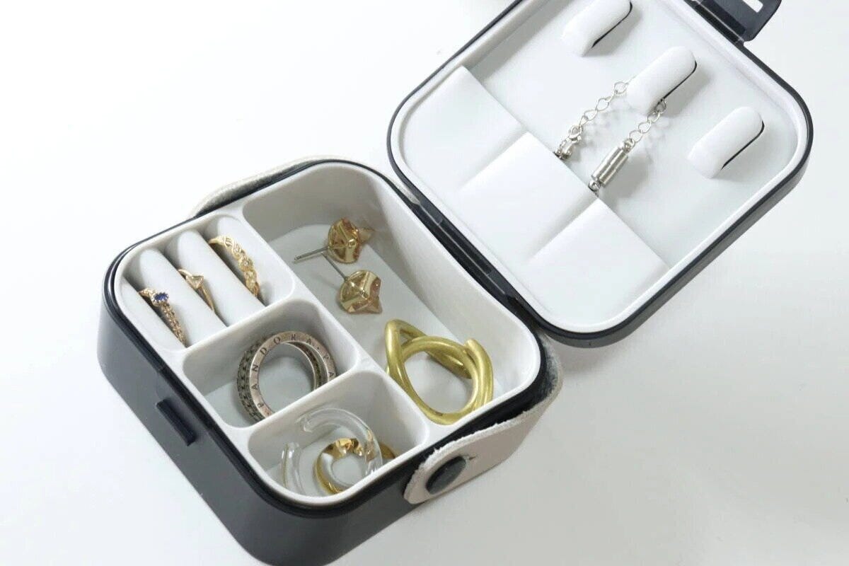 ダイソー　アクセサリー収納ボックス（外せるタイプ）　使用例