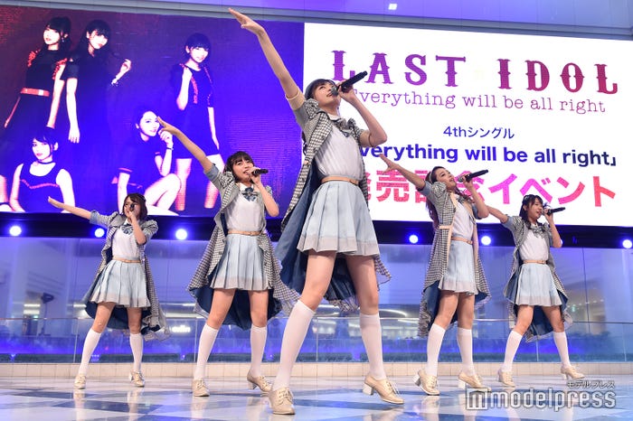 LaLuce(左から:長月翠、大石夏摘、阿部菜々実、安田愛里、鈴木遥夏)(C)モデルプレス