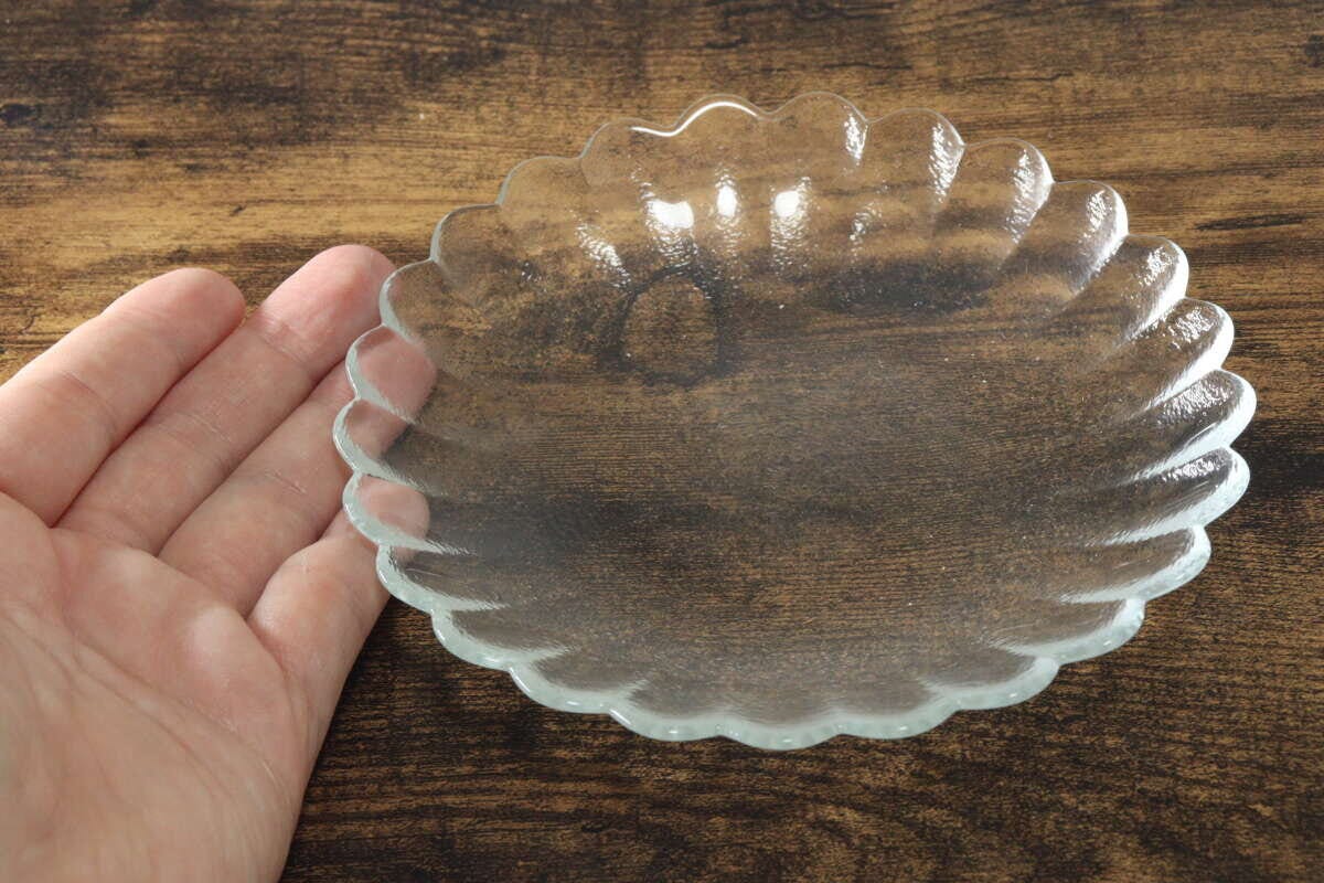 ダイソー　波皿　サイズ感