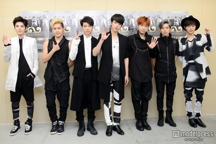 INFINITE(左から)ソンジョン、ホヤ、ウヒョン、ソンヨル、ソンギュ、ドンウ、エル