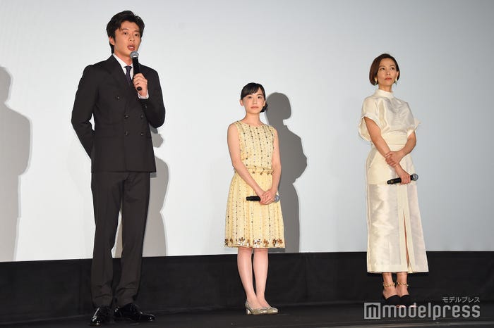 (左から)田中圭、芦田愛菜、木村佳乃(C)モデルプレス