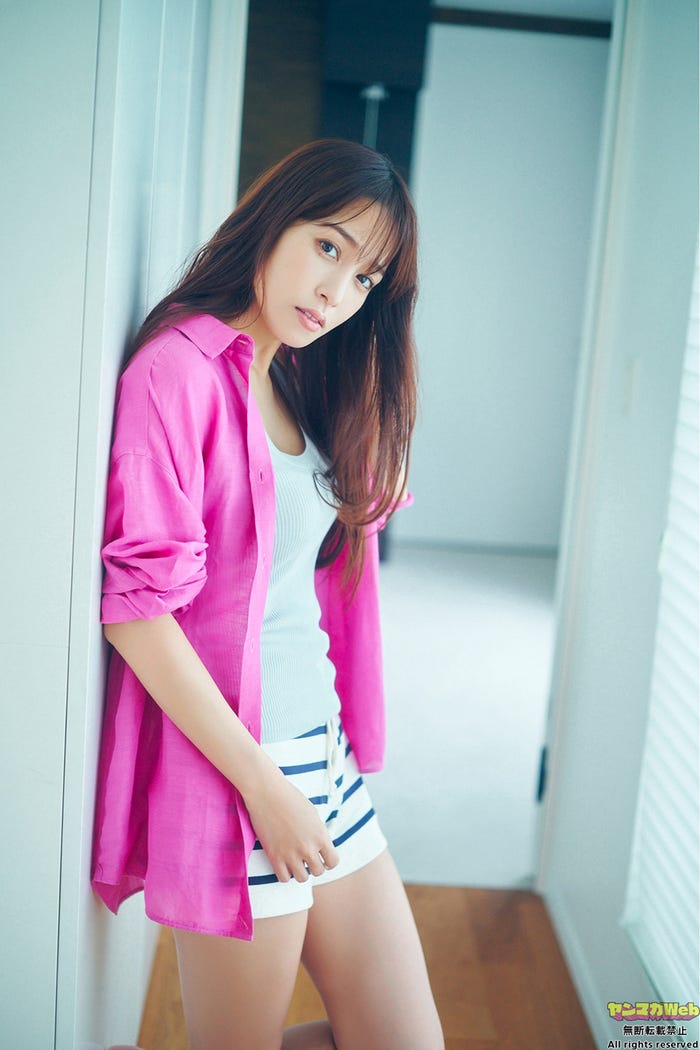 鷲見玲奈(C)岡本武志/ヤンマガWeb