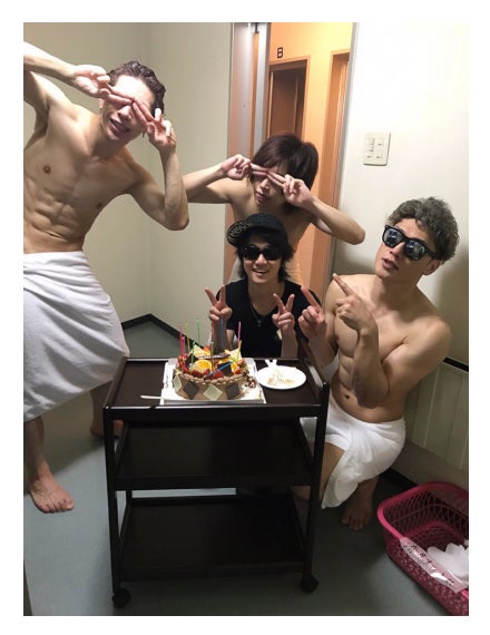 金爆・鬼龍院翔、メンバーからサプライズ「超絶ビックリした」