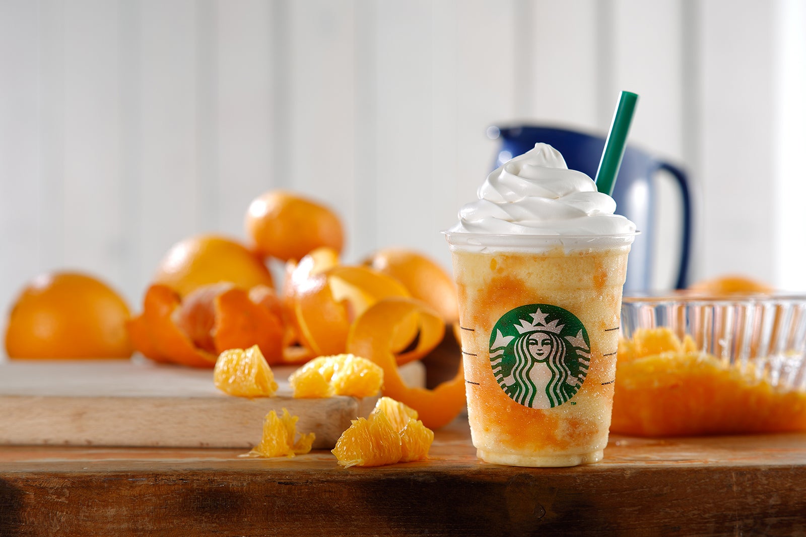 スタバ、オレンジたっぷり果肉はじけるジューシー新フラペチーノ登場