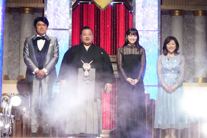 (左から)藤井貴彦アナウンサー、豊ノ島、深川麻衣、松本明子(C)日本テレビ