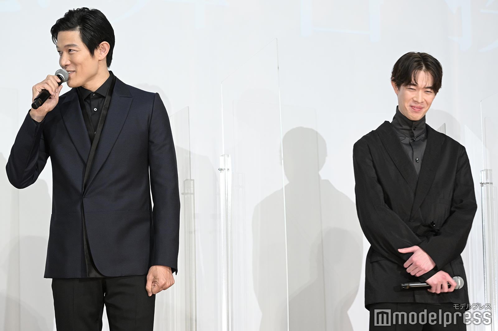 鈴木亮平、宮沢氷魚 （C）モデルプレス