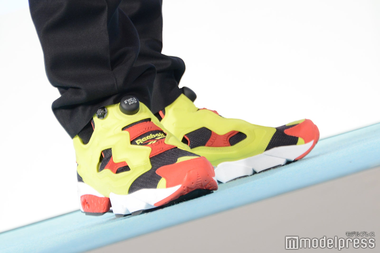 レイザーラモンRGのスニーカー （C）モデルプレス