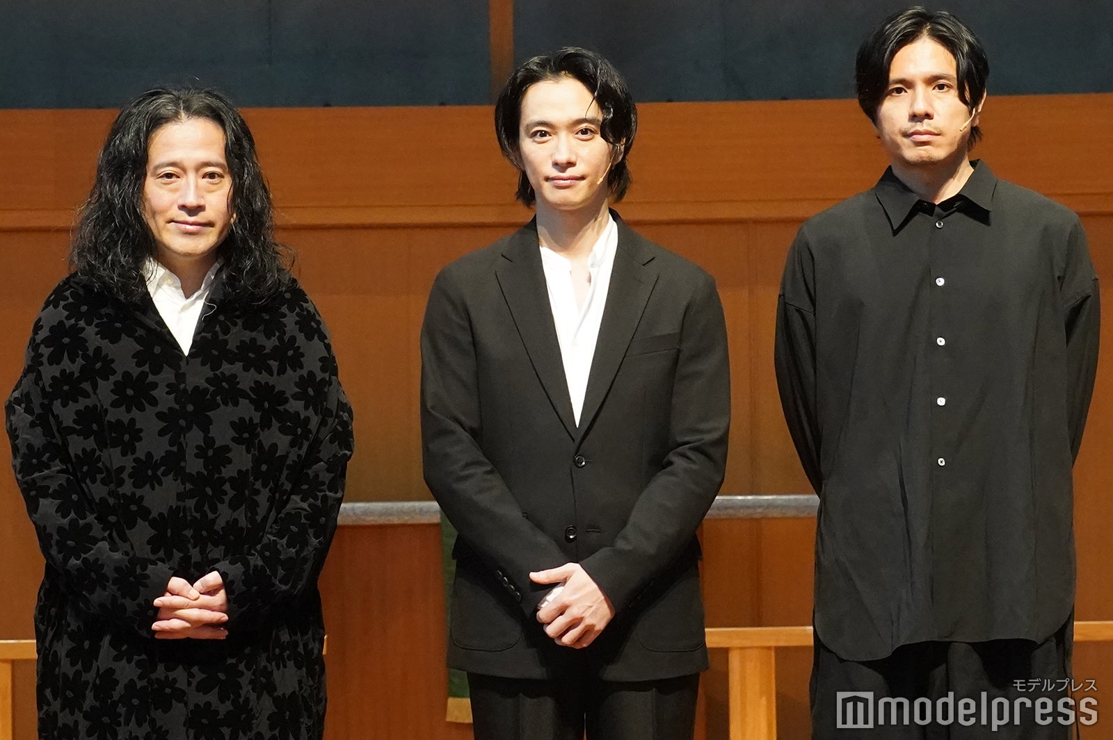 （左から）又吉直樹、戸塚祥太、黒川隆介氏（C）モデルプレス