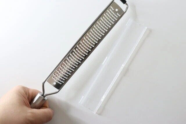 ダイソーのステンレスチーズグレーター