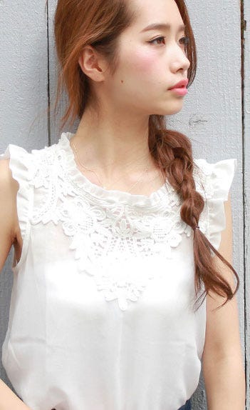 モチーフレースフリルガーゼブラウス「salus」2,990円(税込)