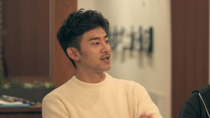 メンバーの前で安未をデートに誘う翔平「TERRACE HOUSE OPENING NEW DOORS」12th WEEK(C)フジテレビ/イースト・エンタテインメント