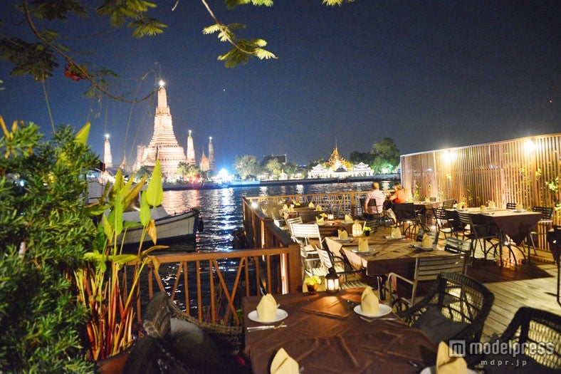 風が気持ち良いテラス席