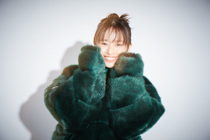 「Bailar 山本舞香1stフォト&スタイルブック」アザーカット(提供写真)