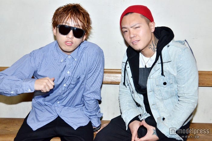 BACK-ON(左から)KENJI03(ボーカル/MC/ギター)、TEEDA(MC)