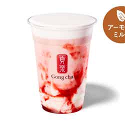 いちご杏仁 アーモンドミルクティー(ICED/M)720円、(ICED/L)810円(提供写真)