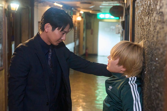 向井理、西畑大吾(C)田島隆・マサシ(秋田書店)/「マトリと狂犬」製作委員会・MBS