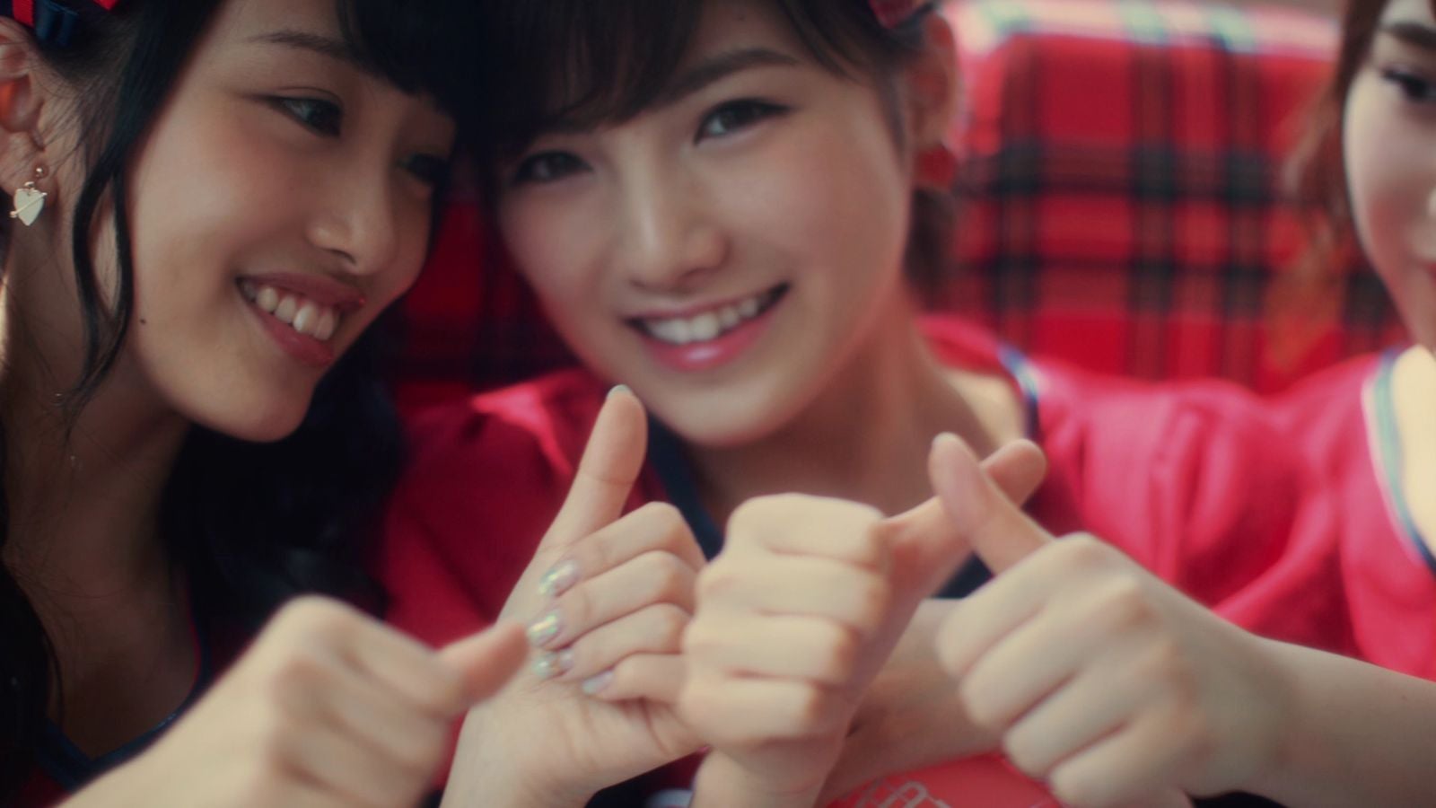 AKB48「LOVE TRIP」MVより
