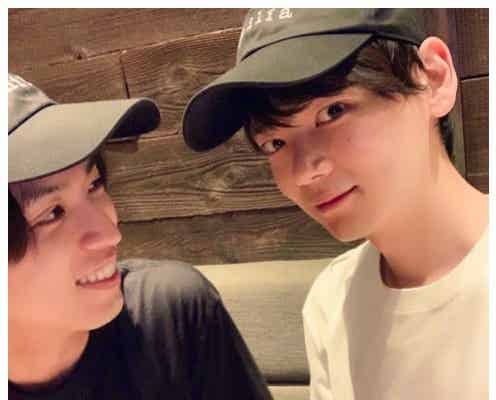 古川雄輝&桐山漣、仲良し双子コーデショット公開「ラブラブですね」「素敵な笑顔」と反響