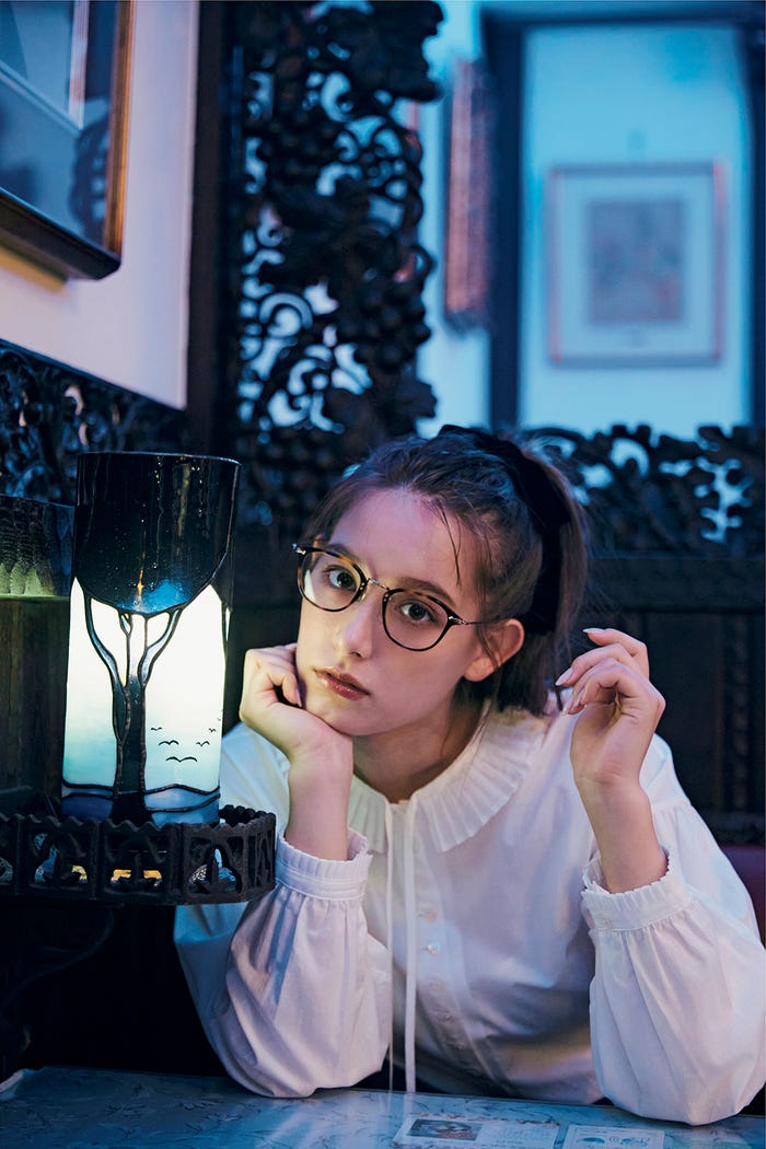 トラウデン直美「喫茶ソワレ」で撮影したカット/撮影:三瓶康友(画像提供:小学館)