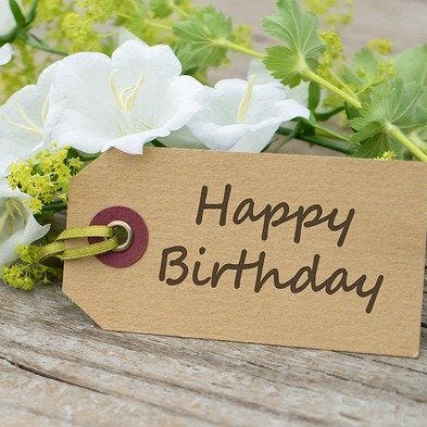 例文 先輩に喜ばれる誕生日メッセージを 感謝や尊敬を伝える言葉まとめ モデルプレス 例文 先輩に喜ばれる誕生日メッセージを 感謝や尊敬を伝える言葉まとめ モデルプレス