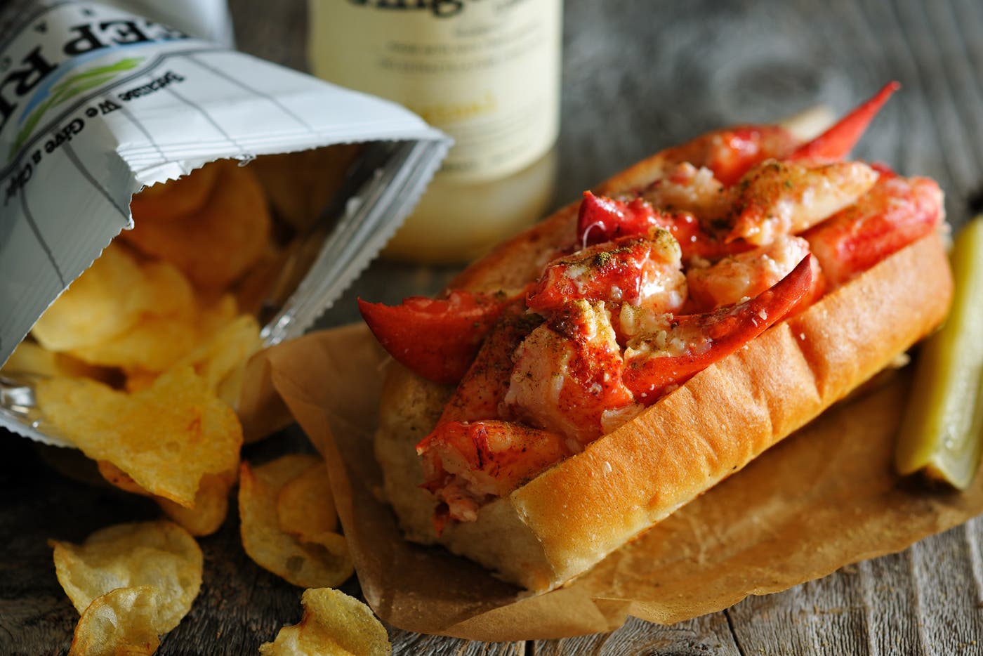 「LUKE’S LOBSTER」ロブスターロール(USサイズ)/1,600円(税込)(提供写真)