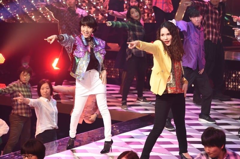 荻野目洋子＆平野ノラ（C）TBS