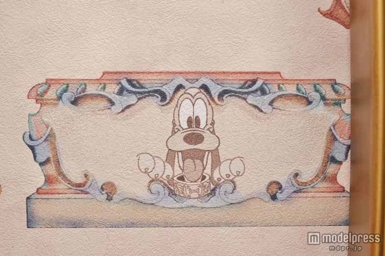 カピターノ・ミッキー・スーペリアルーム／入口近くの壁に描かれたプルート