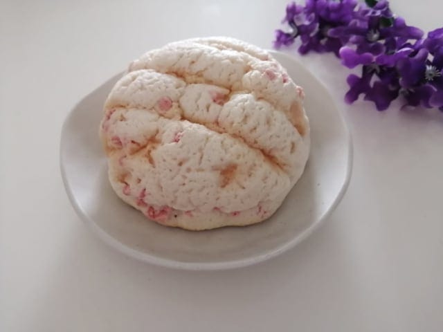 《ローソン》いちごメロンパン全体