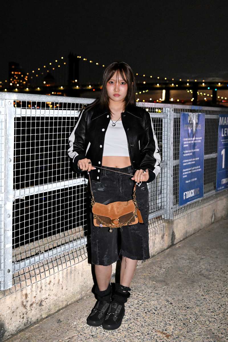 幾⽥りら、美ウエストちら見せ アメリカンクラシックスタイルの装い 「COACH」ショー鑑賞