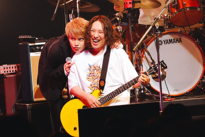 手越祐也&KANA-BOON/写真:関口佳代(提供写真)