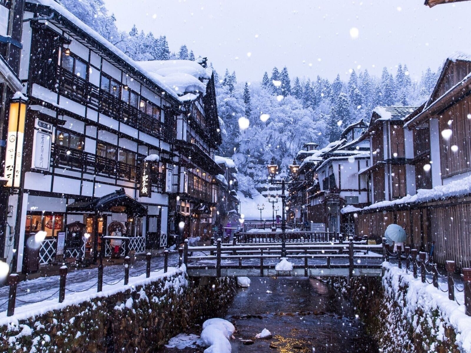 雪見風呂が楽しめる温泉地ランキング！ 2位「銀山温泉」と「草津温泉」、1位は？【専門家の解説も】