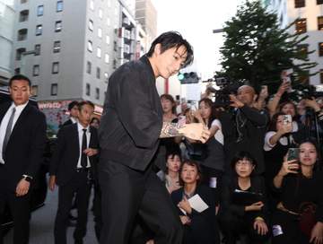 BTS・ジョングク 銀座に降臨！ファン1500人余がつめかけ警察出動