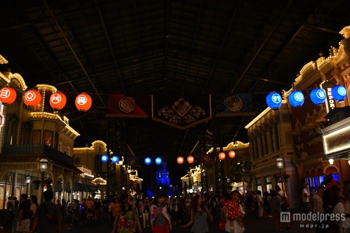 夜のワールドバザール