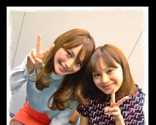 蛯原友里、双子の妹とテレビ初共演
