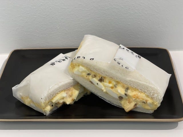 とろ～りたまごとトリュフのサンドイッチがたまらない♡