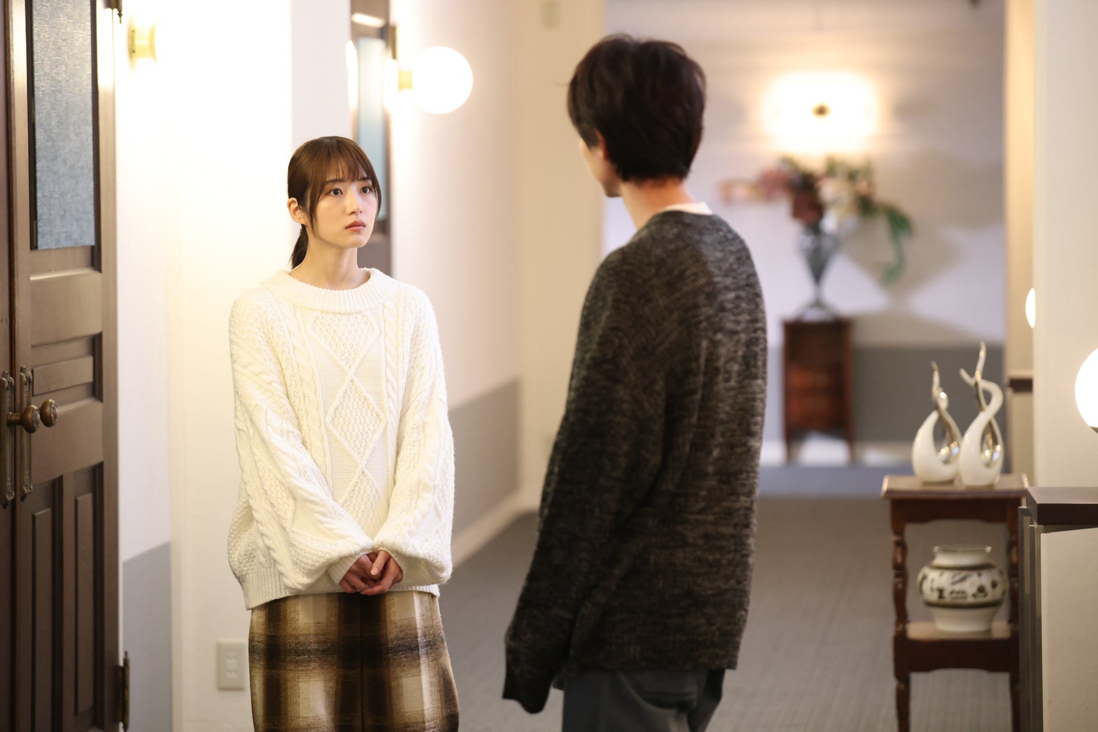 若月佑美、本田響矢「セレブ男子は手に負えません」第2話より（C）ABC・DLE