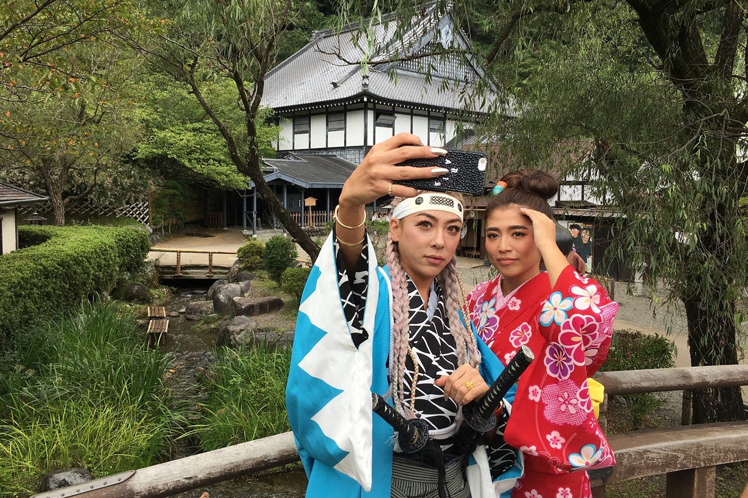 今井華&GENKING、秋の日光で世界遺産巡り&日本最古のリゾートホテルにお泊り