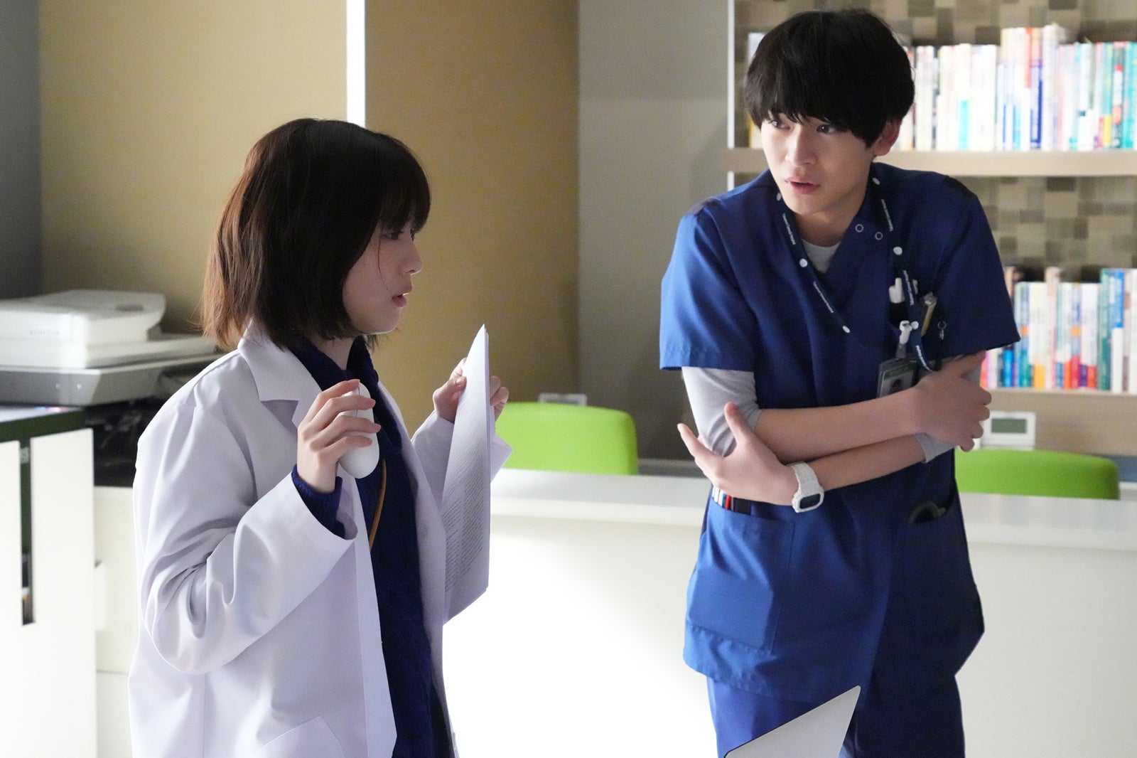 浜辺美波、高橋文哉 （C）フジテレビ