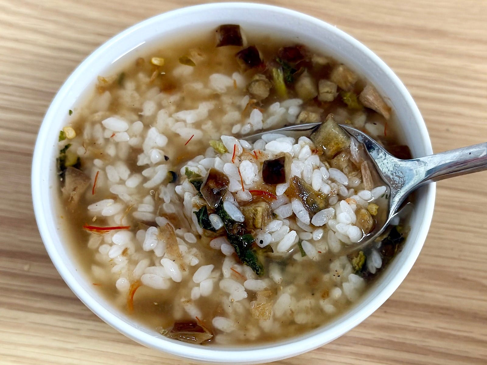 漬物と野菜の食感が◎ ピリ辛な味わいと、ひんやりスープが食欲をそそる味わいです  