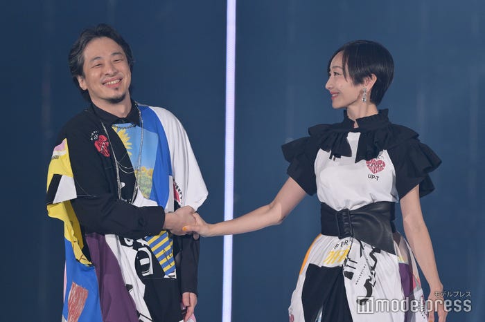 ひろゆき、西村ゆかさん(C)モデルプレス