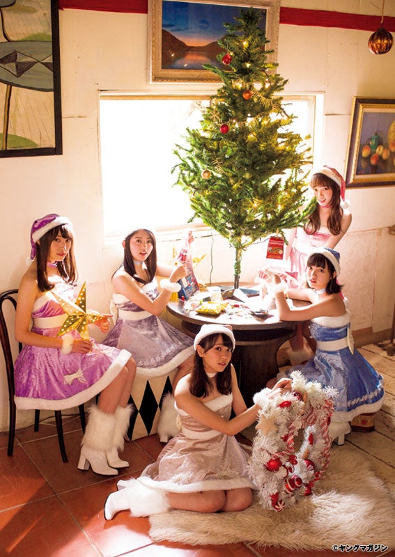 欅坂46、デコルテ眩しい“SEXYサンタ”姿にうっとり