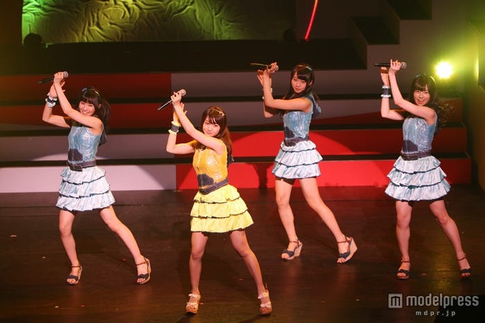 大島優子は王道アイドル曲「渚のCherry」を披露(C)AKS