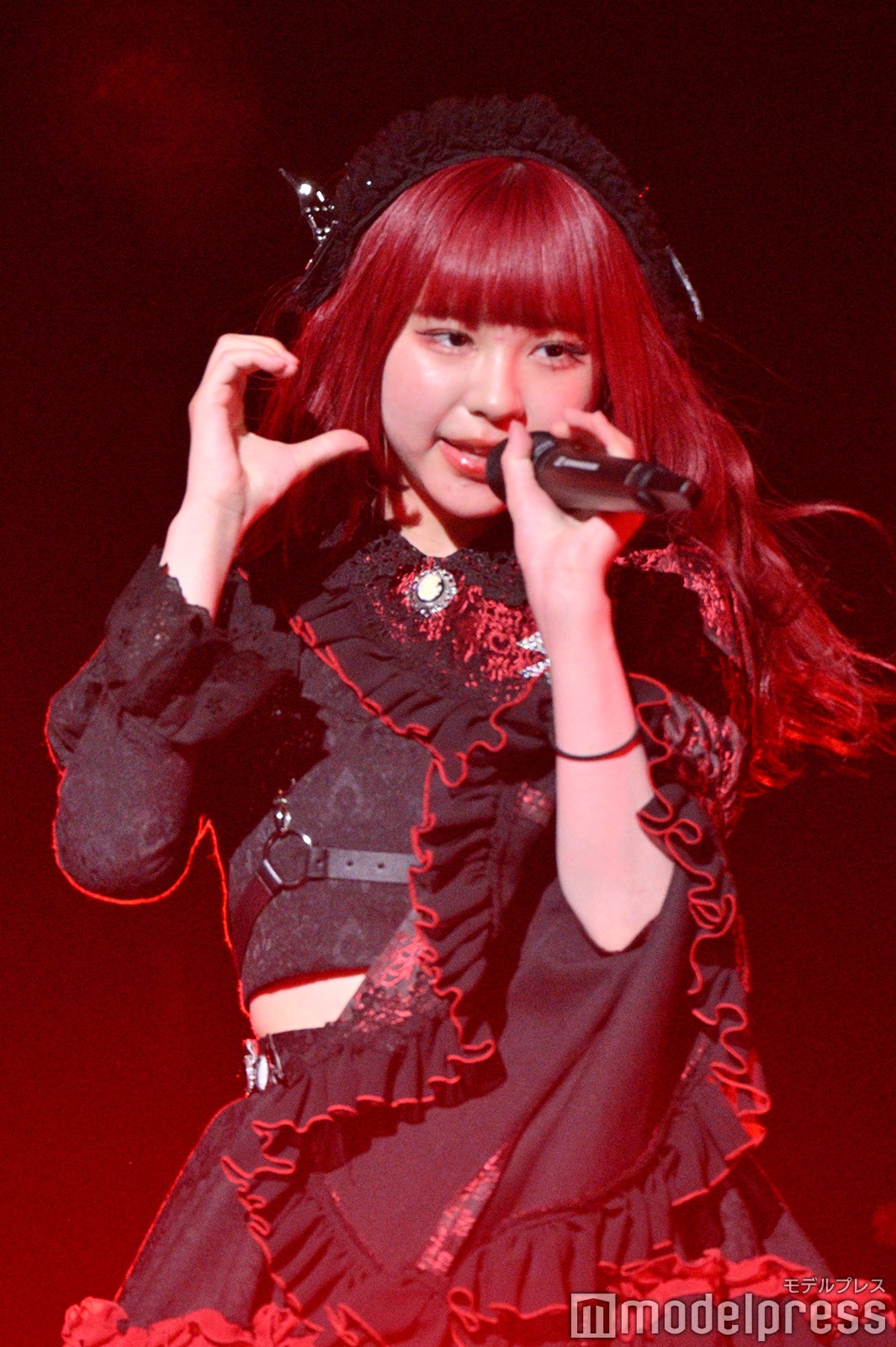 アイドル AVAM 7人組アイドルグループAVAM、大トリで熱気爆上げ 美脚披露・会場