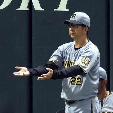 阪神・藤川監督がリクエスト後に抗議 判定に納得いかず